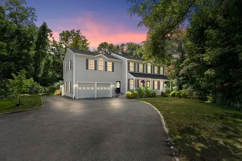 5 Hemenway Ave, Melrose, MA 02176
