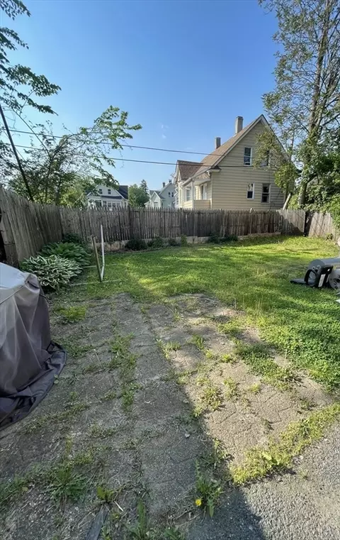 52 Acushnet St, Springfield, MA 01105 photo 13