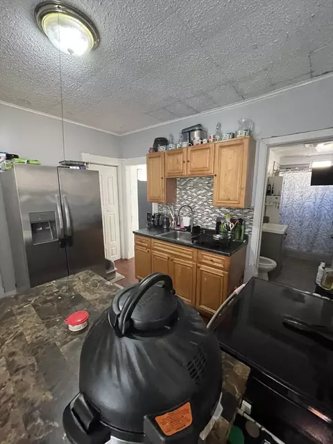 52 Acushnet St, Springfield, MA 01105 photo 6