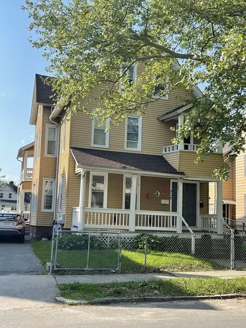 52 Acushnet St, Springfield, MA 01105