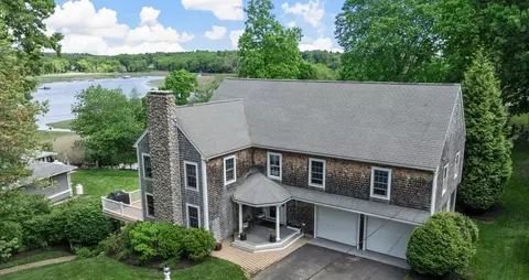 102 Riverside Cir, Marshfield, MA 02050