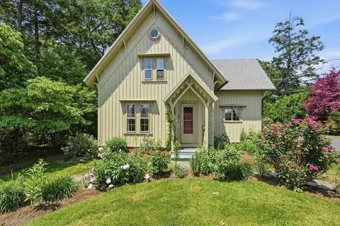 38 Round Hill Rd, Northampton, MA 01060