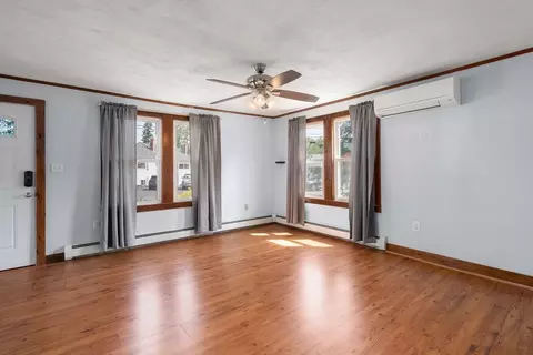 Living - 9 Providence Rd, Sutton, MA 01590 photo 1 of 7