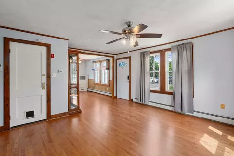 Living - 9 Providence Rd, Sutton, MA 01590 photo 2 of 7