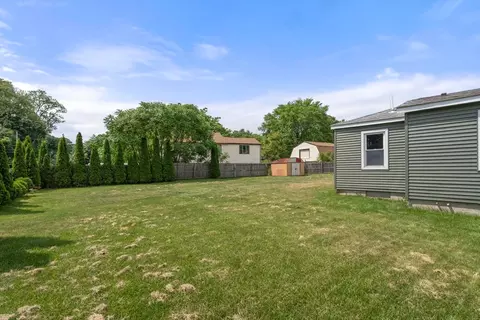 Exterior - 9 Providence Rd, Sutton, MA 01590 photo 12 of 13