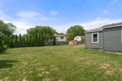 Exterior - 9 Providence Rd, Sutton, MA 01590 photo 13 of 13