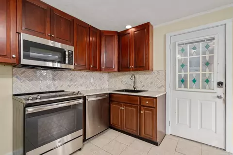 Kitchen - 9 Providence Rd, Sutton, MA 01590 photo 3 of 4