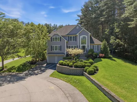72 Sterling Ln, North Andover, MA 01845