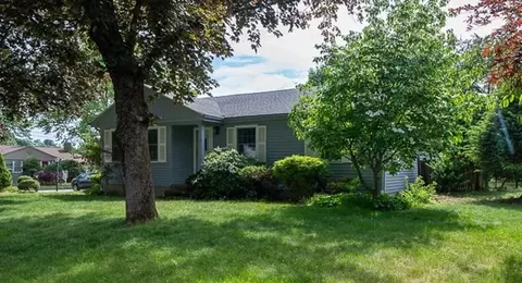 16 Westmont Cir, Shrewsbury, MA 01545