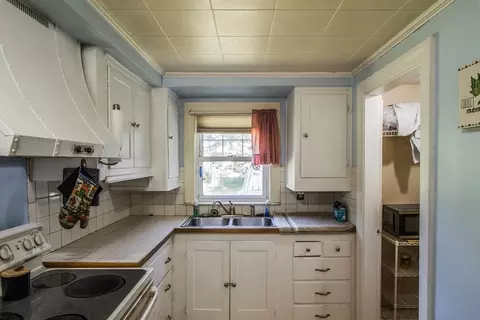 Kitchen - 10 Pine St, Baldwinville, MA 01436 photo 1 of 2