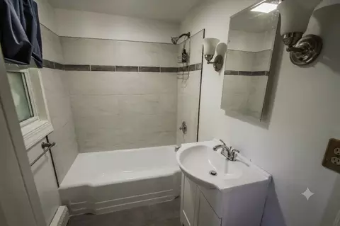 Bath - 10 Pine St, Baldwinville, MA 01436 photo 1 of 1