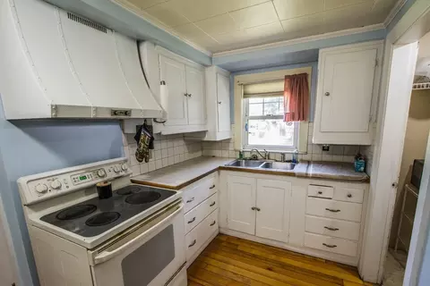 Kitchen - 10 Pine St, Baldwinville, MA 01436 photo 2 of 2