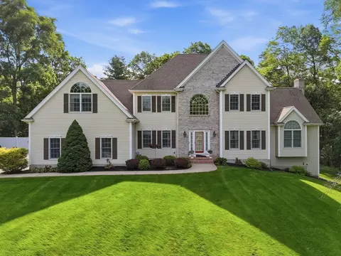 74 Whipple Brook Rd, Wrentham, MA 02093