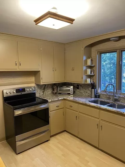 Kitchen - 94 Beeching St, Worcester, MA 01602 photo 3 of 4