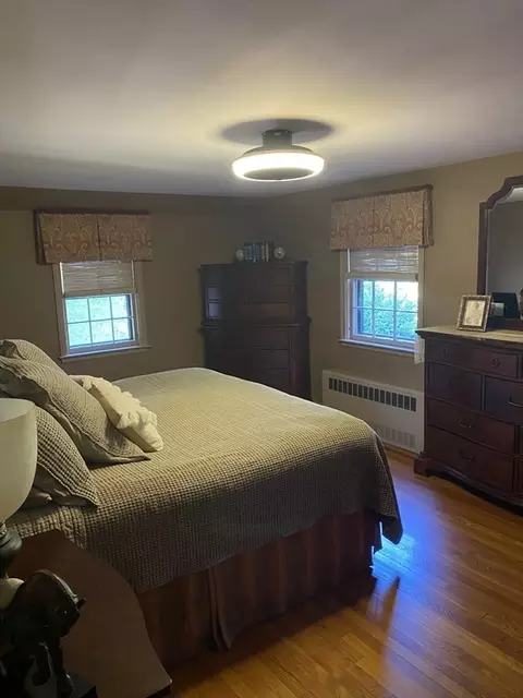 Bedroom - 94 Beeching St, Worcester, MA 01602 photo 3 of 8