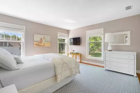 Bedroom - 125 Oxbow Rd, Needham, MA 02492 photo 4 of 6