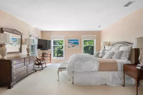 Bedroom - 125 Oxbow Rd, Needham, MA 02492 photo 1 of 6