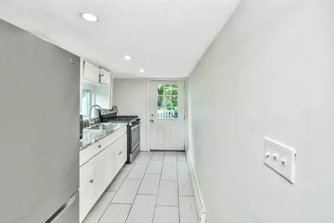Entry Way - 452 Tecumseh St, Fall River, MA 02721 photo 1 of 6