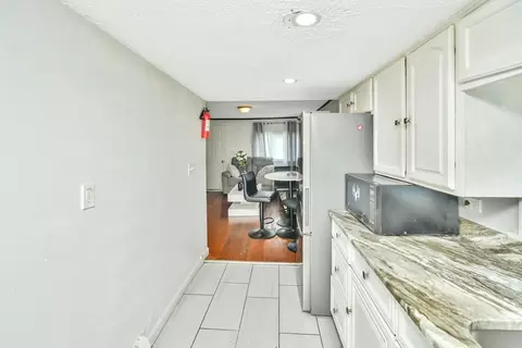 Entry Way - 452 Tecumseh St, Fall River, MA 02721 photo 2 of 6