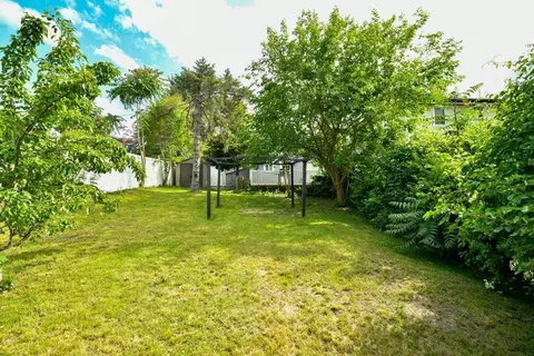 Exterior - 452 Tecumseh St, Fall River, MA 02721 photo 4 of 4