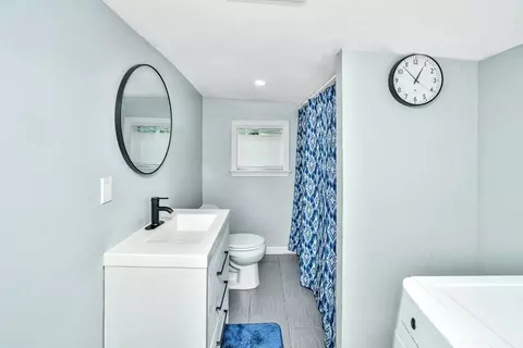 Bath - 452 Tecumseh St, Fall River, MA 02721 photo 1 of 1