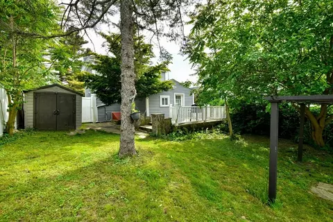 Exterior - 452 Tecumseh St, Fall River, MA 02721 photo 2 of 4