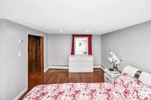 Bedroom - 452 Tecumseh St, Fall River, MA 02721 photo 5 of 8