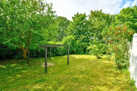 Exterior - 452 Tecumseh St, Fall River, MA 02721 photo 3 of 4