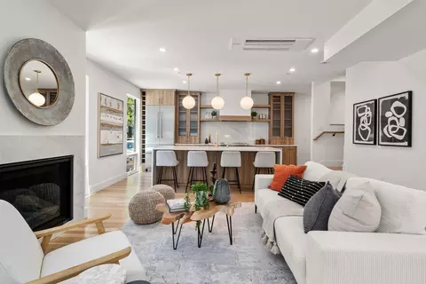 24 Wendell #3, Cambridge, MA 02138