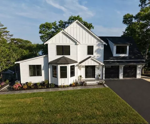 73 Lake Shore Dr, Falmouth, MA 02536