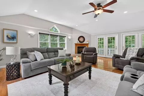 10 Mountain Rd, Brookline, NH 03033