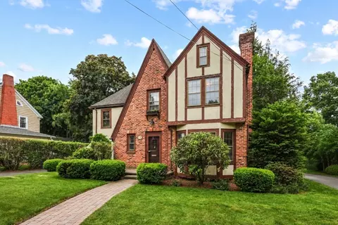 19 Harwich Rd, Longmeadow, MA 01106