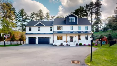 4 Lincoln Ct, Medfield, MA 02052