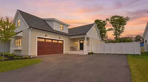 17 Josiah Path, Falmouth, MA 02540