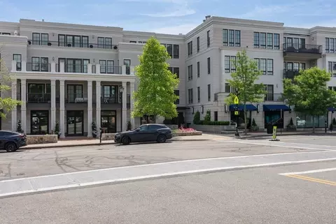 580 Washington St #304, Wellesley, MA 02482