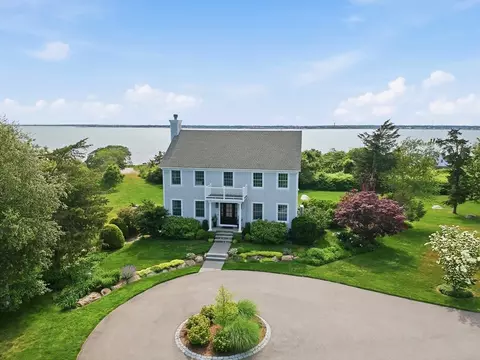 1 Smugglers Rd, Fairhaven, MA 02719