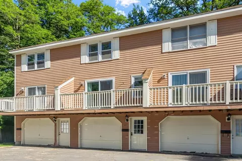 39 Madonna Cir #39, Lowell, MA 01854