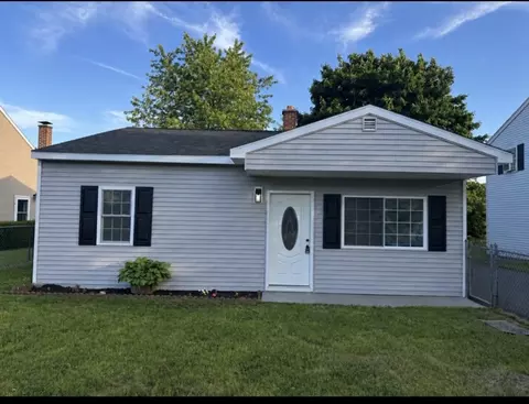 27 Dubois St, Indian Orchard, MA 01151