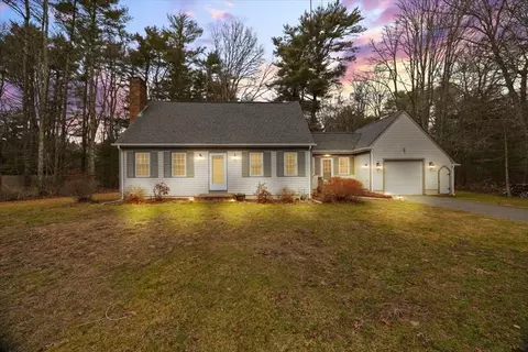 10 Bayberry Ln, Mattapoisett, MA 02739