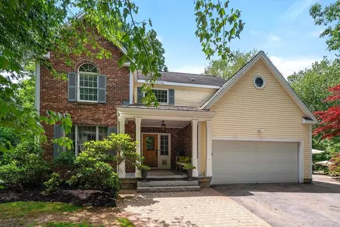 18 Wood St, Southborough, MA 01772