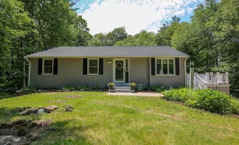 93 Franklin St, Douglas, MA 01516