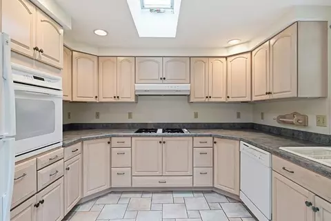 Kitchen - 47 Fenway Dr, Springfield, MA 01119 photo 2 of 3