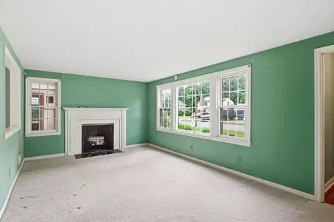 Living - 47 Fenway Dr, Springfield, MA 01119 photo 3 of 4