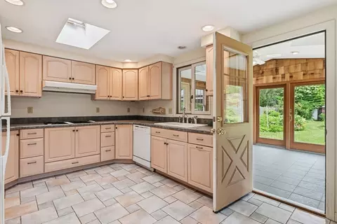 Kitchen - 47 Fenway Dr, Springfield, MA 01119 photo 3 of 3