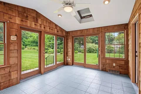 Exterior - 47 Fenway Dr, Springfield, MA 01119 photo 6 of 17