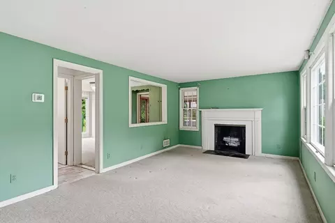 Living - 47 Fenway Dr, Springfield, MA 01119 photo 2 of 4