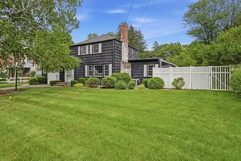 Exterior - 47 Fenway Dr, Springfield, MA 01119 photo 8 of 17
