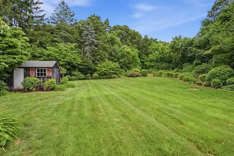Exterior - 47 Fenway Dr, Springfield, MA 01119 photo 16 of 17