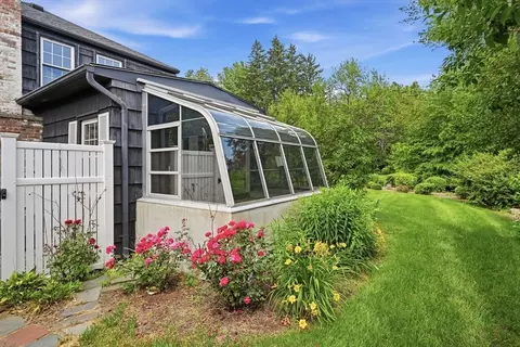 Exterior - 47 Fenway Dr, Springfield, MA 01119 photo 14 of 17