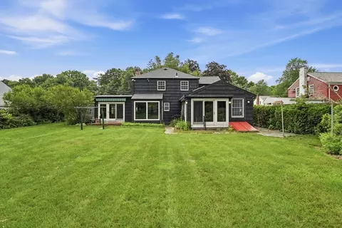 Exterior - 47 Fenway Dr, Springfield, MA 01119 photo 13 of 17